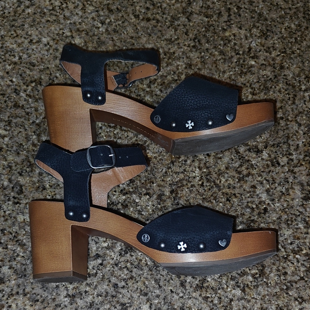 Lucky Brand Stylish Black Women's Sandals peace Hearts Sz 8